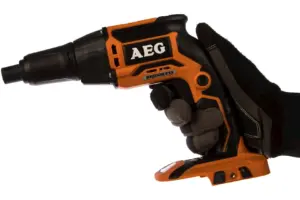 Drel-alçipan divar üçün AEG BTS18BL-0